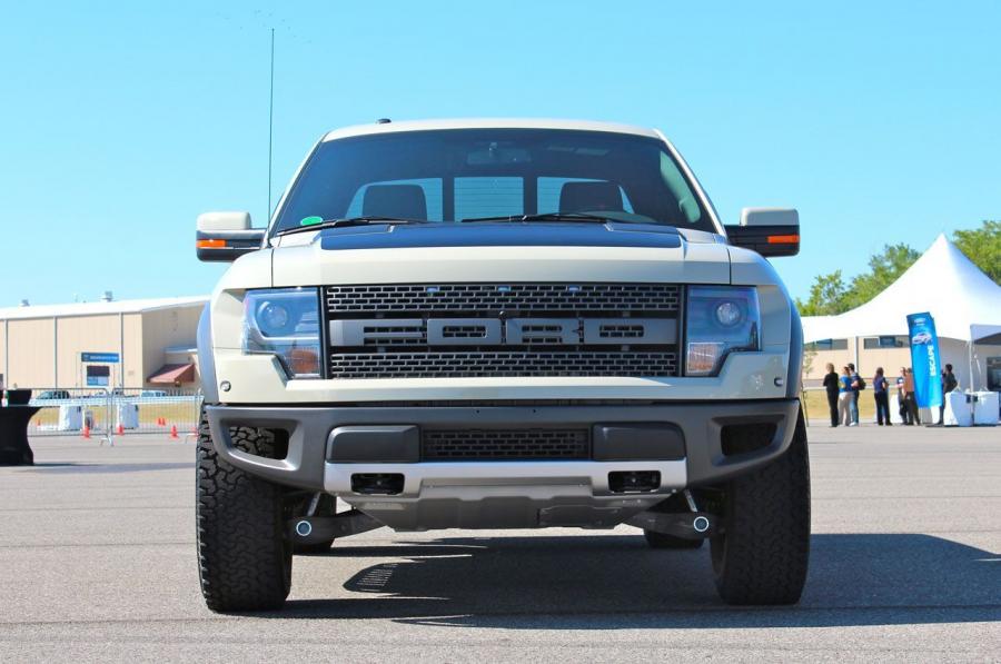  Ford F-150 SVT Raptor 2013 года  (фото 34 из 45)